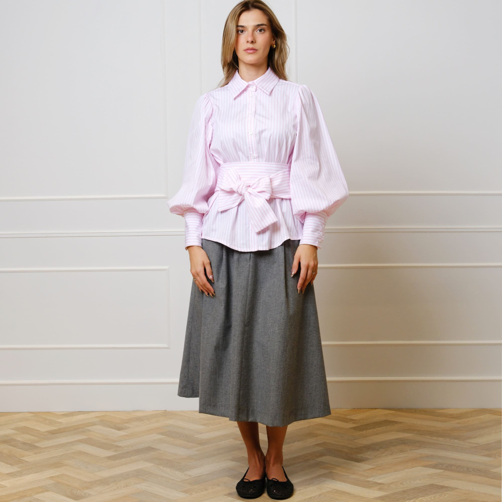 Gestreifte Bluse mit Ballonärmeln und Taillengürtel in Rosa